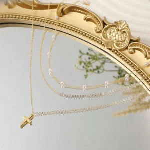 Women's Heart Pendant Multi-Layer Imitation Pearl Necklace - Versatile Collarbone Chain Choker